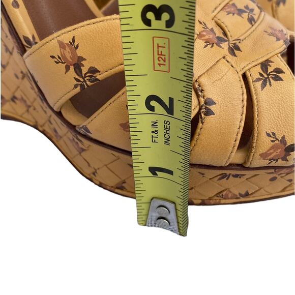 Bottega Veneta 37 Woven Floral Leather Wedge Sandals - Picture 12 of 12